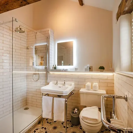 Отель The Blue Lion 3*