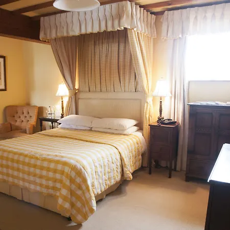 Отель The Blue Lion 3*